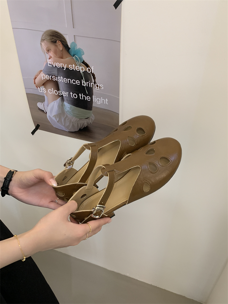 French Retro Hollow Mary Jane Shoes Women 2026 Summer New One-Strap Roman Sandals Low Heel Ballet Shoes - Image 3